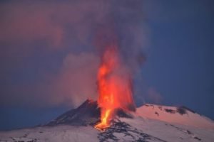 Etna 04 300x200 Previsione scientifica del prof. Flavio Dobran: Il Vesuvio esploderà con una potenza mai vista