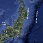 03 L’isola di Honshu, la principale dell’arcipelago nipponico, con la posizione geografica delle Sanriku Coast e la Japan Trench. In questa zona lo scontro tra le placche tettoniche genera fortissimi terremoti e devastanti tsunami (da Googlemaps, modificata)