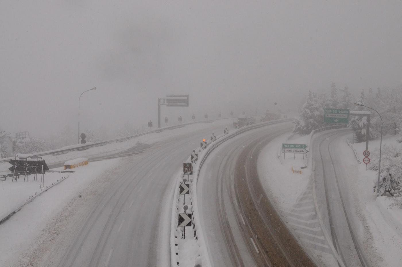 Maltempo, ANAS: tempesta di neve sull'A2 tra Atena Lucana e Lauria - Meteo Web
