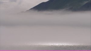 530408361-dutch-harbour-lembo-di-nebbia-misterioso-mare-di-bering
