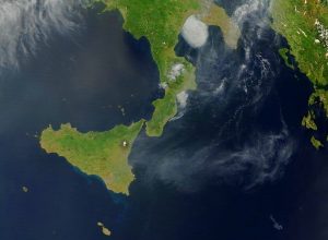 Le nebbie sul Golfo di Taranto osservate dalle immagini del satellite 