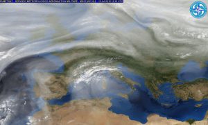 Ecco la massa di aria umida che si sta accumulando sui mari attorno la Corsica e la Sardegna