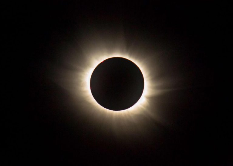 Eclissi solare totale cosa accadrà il 21 agosto 2017 e come osservare
