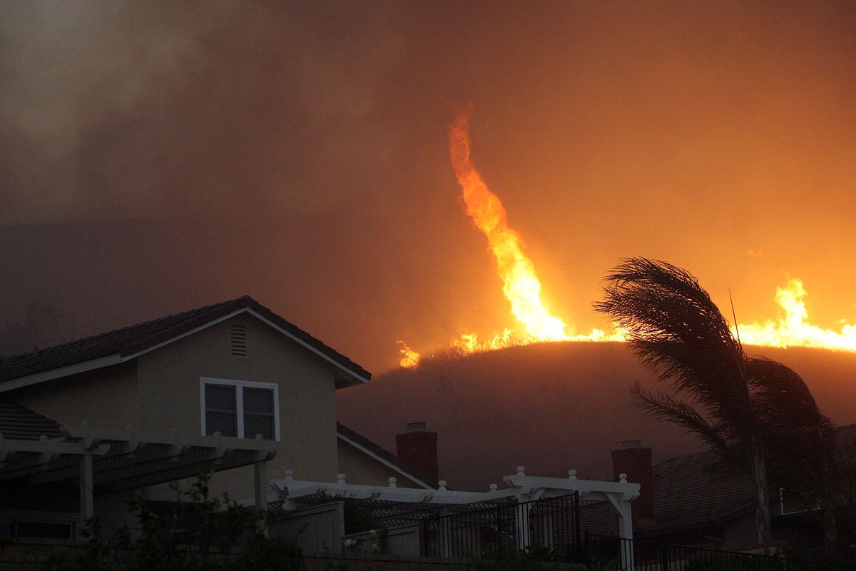 Incendi in California, morti e dispersi scenario spettrale, situazione