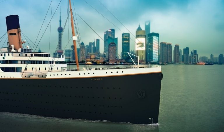 Titanic Paragonato A Una Nave Da Crociera