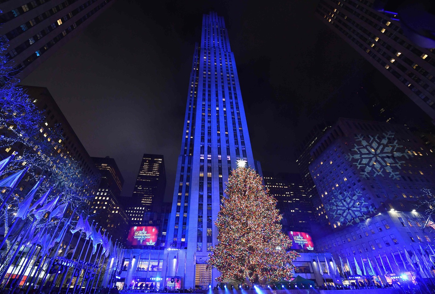 Albero Di Natale New York.New York Acceso L Albero Di Natale Del Rockefeller Center Foto Meteo Web