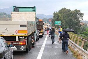 MALTEMPO: FRANA NEL MESSINESE, INTERROTTE STRADE E FERROVIE