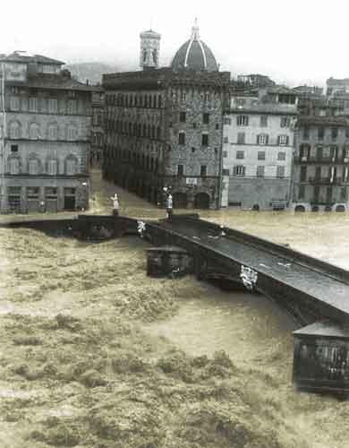 Risultati immagini per alluvione firenze 1966