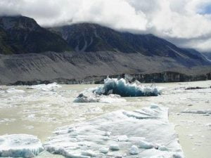 Gli effetti del caldo che da settimane attanaglia il continente antartico