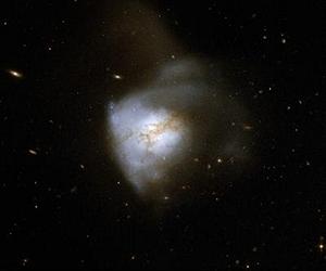 arp-220-merged-starburst-galaxy-lg