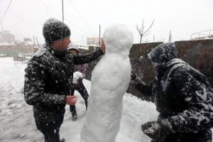 MO: ISRAELE: A GERUSALEMME RABBINI CONTRO PUPAZZI NEVE