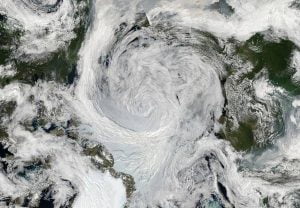 tempesta estiva sull'artico