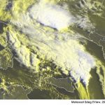 Da Livorno al Sud, il ciclone Mediterraneo alimenta violentissimi sistemi temporaleschi “V-Shaped”: ecco cosa sta flagellando l’Italia