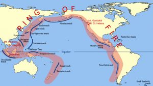 Figura 4. Il cosiddetto “anello di fuoco” (“ring of fire” in inglese) che circonda l’Oceano Pacifico, generando terremoti, tsunami ed eruzioni come quella del Mt. St. Helens nel 1980 in Cascadia (da wikipedia)