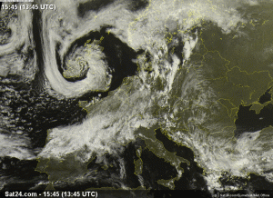 La spettacolare immagine satellitare di ieri con in primo piano il vecchio vortice depressionario sul Regno Unito