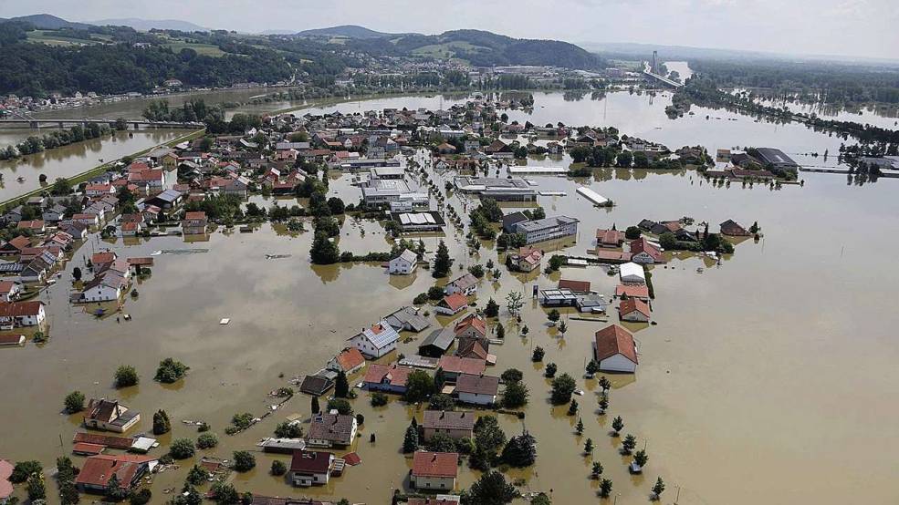 Где затопило город. 18.08.2002 Г Германия г Виттенберг наводнение на Эльбе. Наводнение в Германии 2002. Август 2002 Европа наводнение. Наводнение на Эльбе.