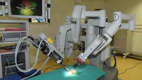 Risultati immagini per intervento chirurgico robot
