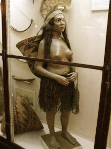 riproduzione di un indigeno in veste naturale