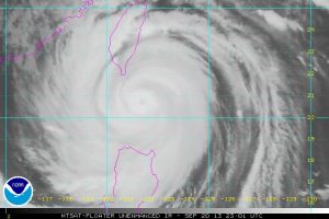"Usagi" mentre attraversa lo Stretto di Luzon (credit NOAA)