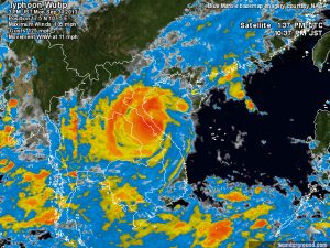 Il tifone "Wupit" nella fase del "landfall" sulla costa vietnamita, appena a nord di Hue