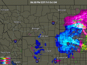 Il radar del South Dakota mette in evidenza i rovesci di neve ed i temporali nevosi che stamane hanno imbiancato la città di Rapid City