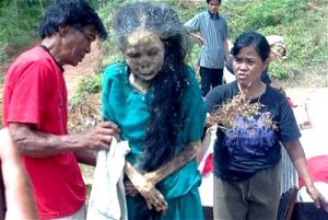 TORAJA DONNA MUMMIFICATA - Copia