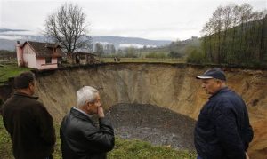 APTOPIX Bosnia-Pond Vanishes