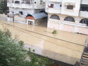Gli allagamenti che hanno travolto la città di Gaza dopo le abbondanti piogge