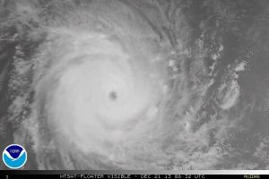 Il ciclone tropicale "Bruce" in fase di approfondimento sopra l'oceano Indiano meridionale