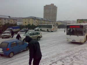 La neve per le strade di Baku, capitale dell'Azerbaijan