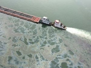 barge spilling oil in texas