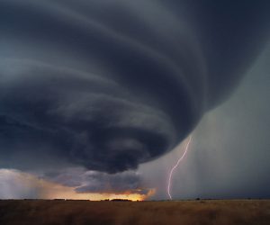 lightning-tornado-wallpaper
