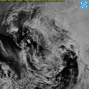 Le "mistral clouds" ridossate sulla Sardegna durante una maestralata invernale