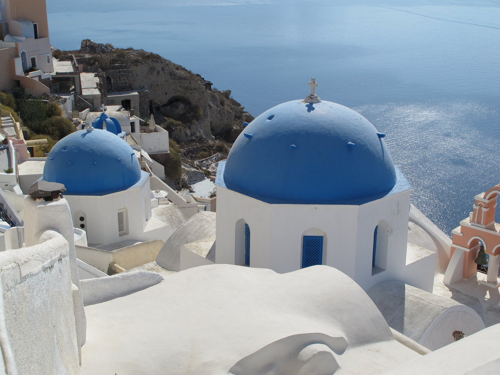 Terra di fuoco e terremoti: Santorini in bilico tra incertezza e misure di sicurezza