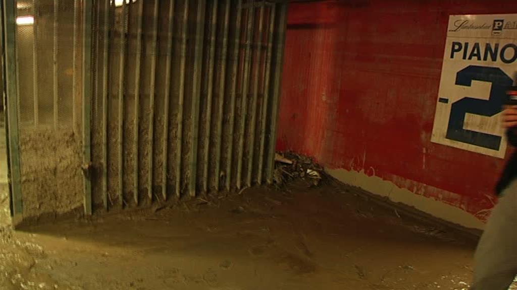 Alluvione Genova Il Parcheggio Di Corte Lambruschini 250 Auto Ancora alluvione-genova-il-parcheggio-di-corte-lambruschini-250-auto-ancora