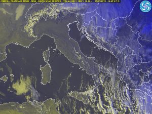 Si nota il fenomeno dello "Ionian sea effect snow" davanti le coste della Calabria
