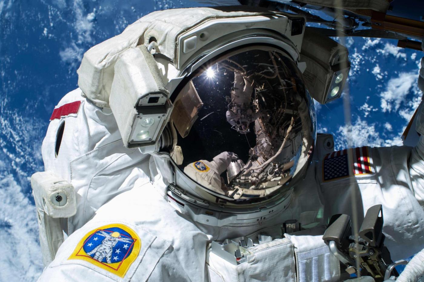 Spazio, anche l'astronauta Terry Virts con acqua dentro il casco dopo la  passeggiata spaziale
