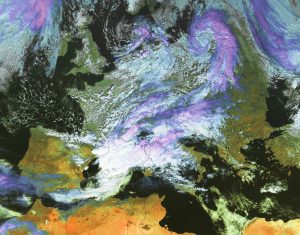 Si nota il piccolo ciclone in azione sul nord-est della Polonia