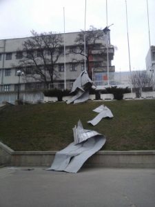 I danni causati dalle forti raffiche di vento a Kharkiv