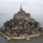 La magia della “marea del secolo”: Mont Saint-Michel isola per un giorno [FOTO]