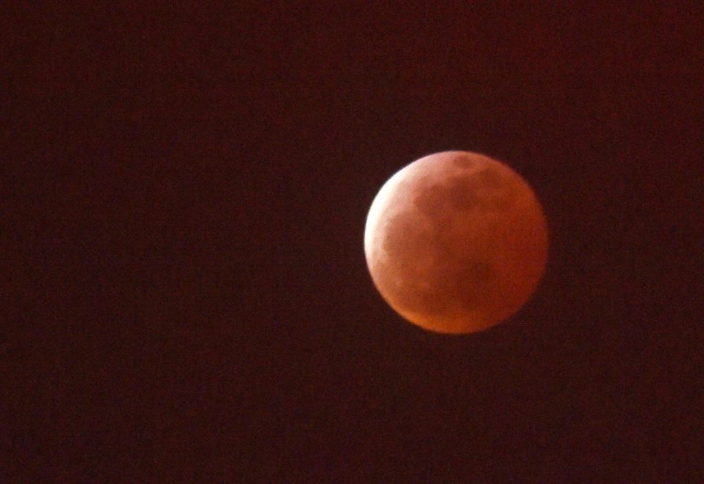 L'eclissi nei cieli del mondo