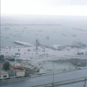 Gli effetti della grandinata sul porto di Gaza