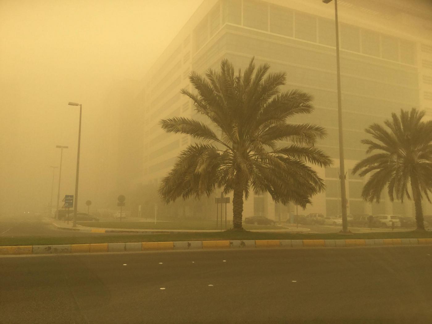 Шторм в эмиратах. Песчаная буря в Дубае. Пыльная буря в Дубае. Абу Даби песчаные бури. Песчаная буря Саудовская Аравия.