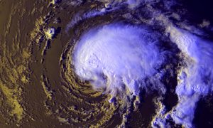 La tempesta sub-tropicale "Ana" osservata dall'immagine del satellite visibile a largo del South Carolina