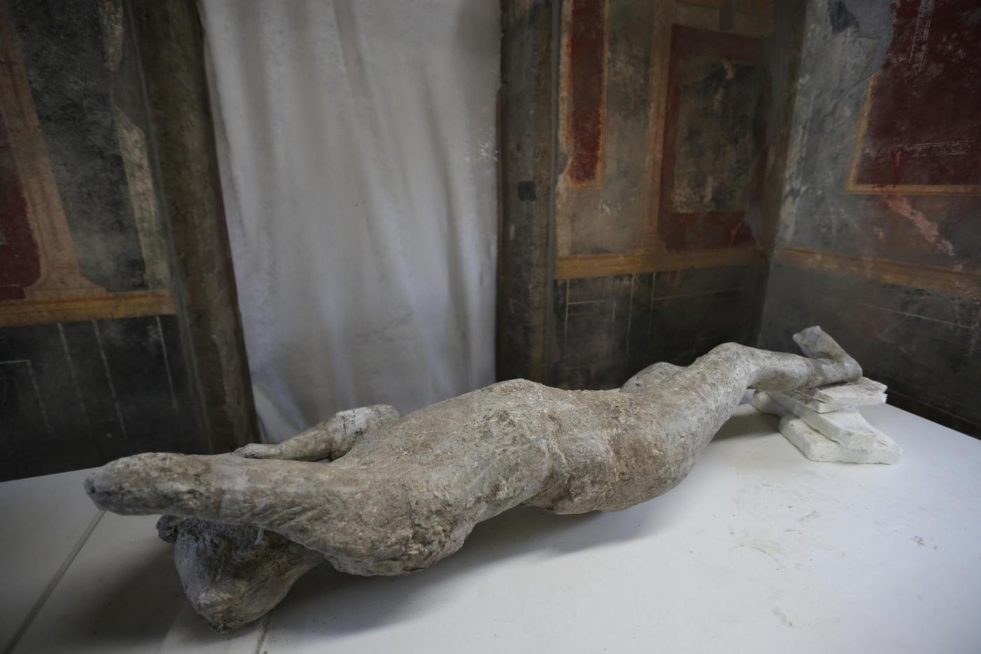 Archeologia: il restauro dei calchi di gesso negli scavi di Pompei [FOTO]