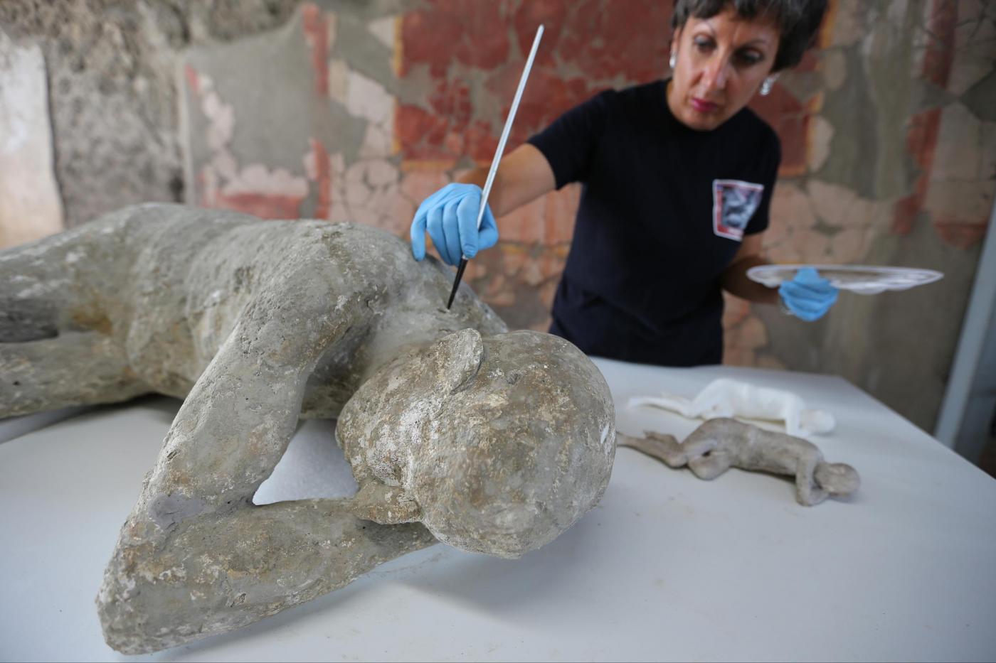 Archeologia: il restauro dei calchi di gesso negli scavi di Pompei [FOTO]