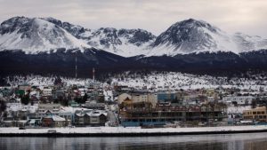 Uno scorcio invernale sulla città di Ushuaia, nell'estremo sud dell'Argentina