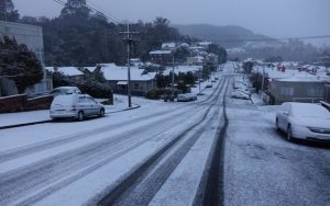 La neve imbianca la città di Dunedin