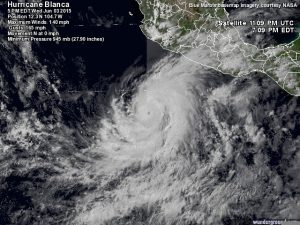 L'uragano "Blanca" durante l'avvicinamento alle coste della Baja California