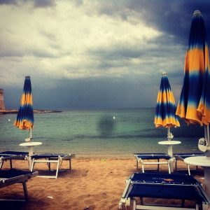 maltempo estate spiaggia ombrellone temporale (19)